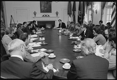 Photo of Jimmy Carter holding cabinet meeting 1977 photo by US National Archives